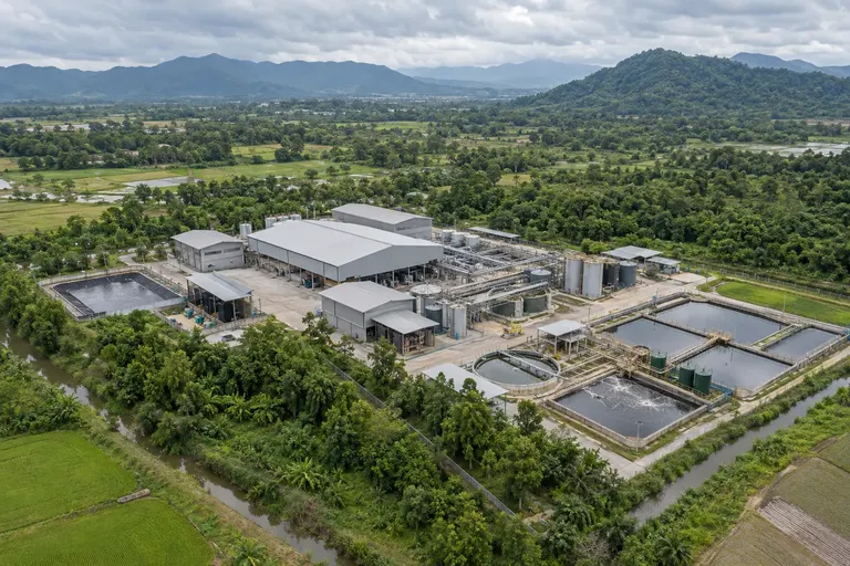 โรงงานอุตสาหกรรมกำจัดขยะตั้งอยู่ในพื้นที่ชนบทไทย